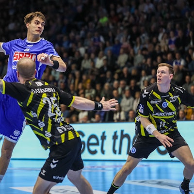 Julian Köster im Wurf.