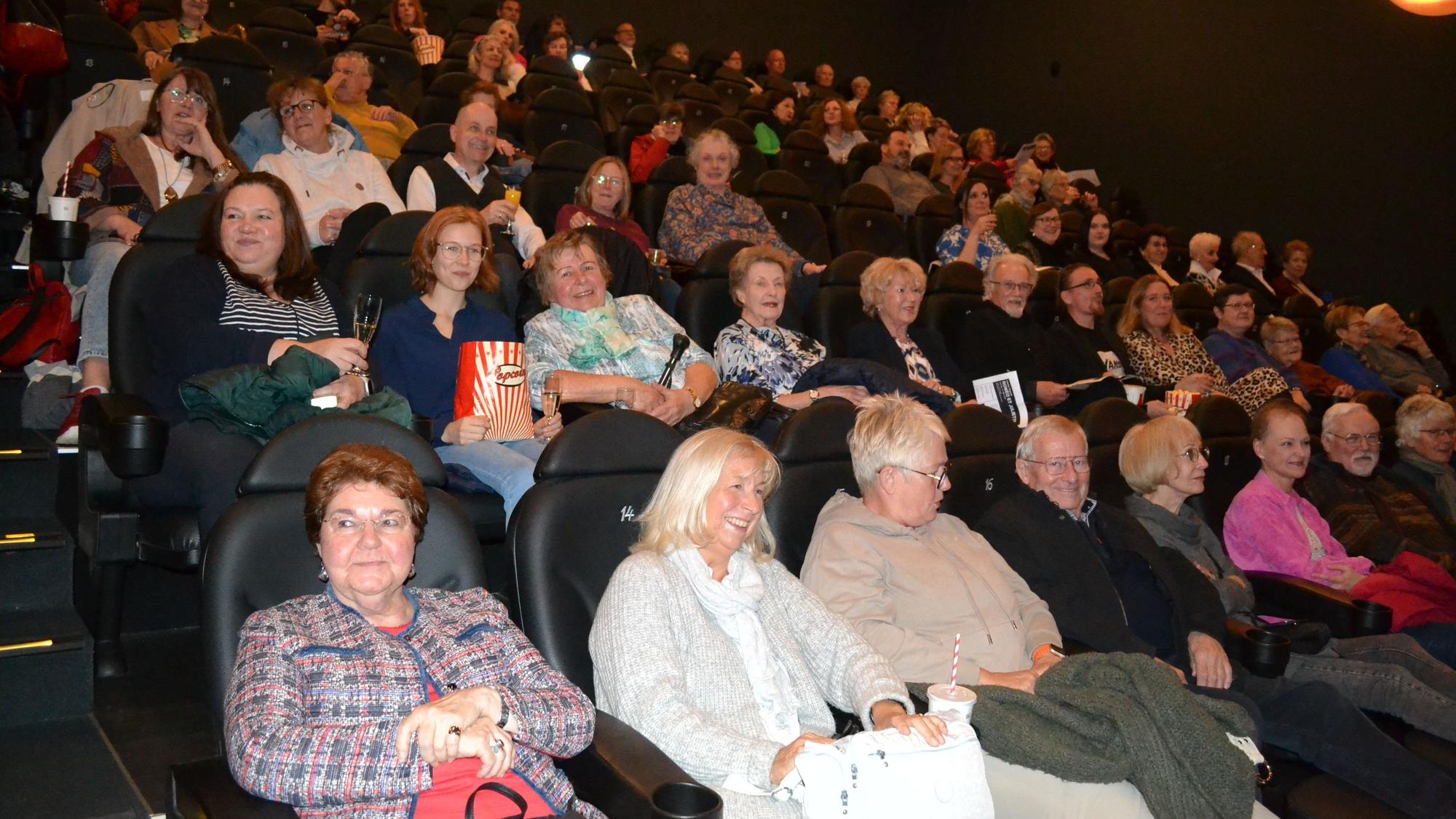 „Roméo et Juliette“ füllte zwei Kinosäle im Siegburger Cineplex.