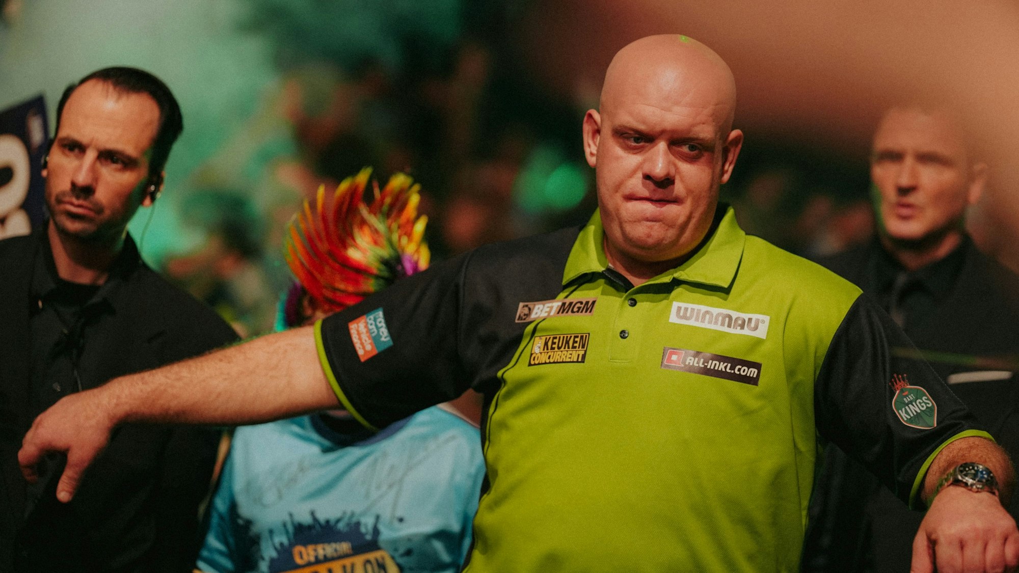 Dartspieler Michael van Gerwen bei einer Darts-Gala in Gummersbach.