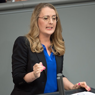 20.03.2024, Berlin: Katharina Dröge (Bündnis 90/Die Grünen) spricht im Bundestag in der Aussprache nach der Regierungserklärung von Kanzler Scholz zum Europäischen Rat. Foto: Jonathan Penschek/dpa +++ dpa-Bildfunk +++
