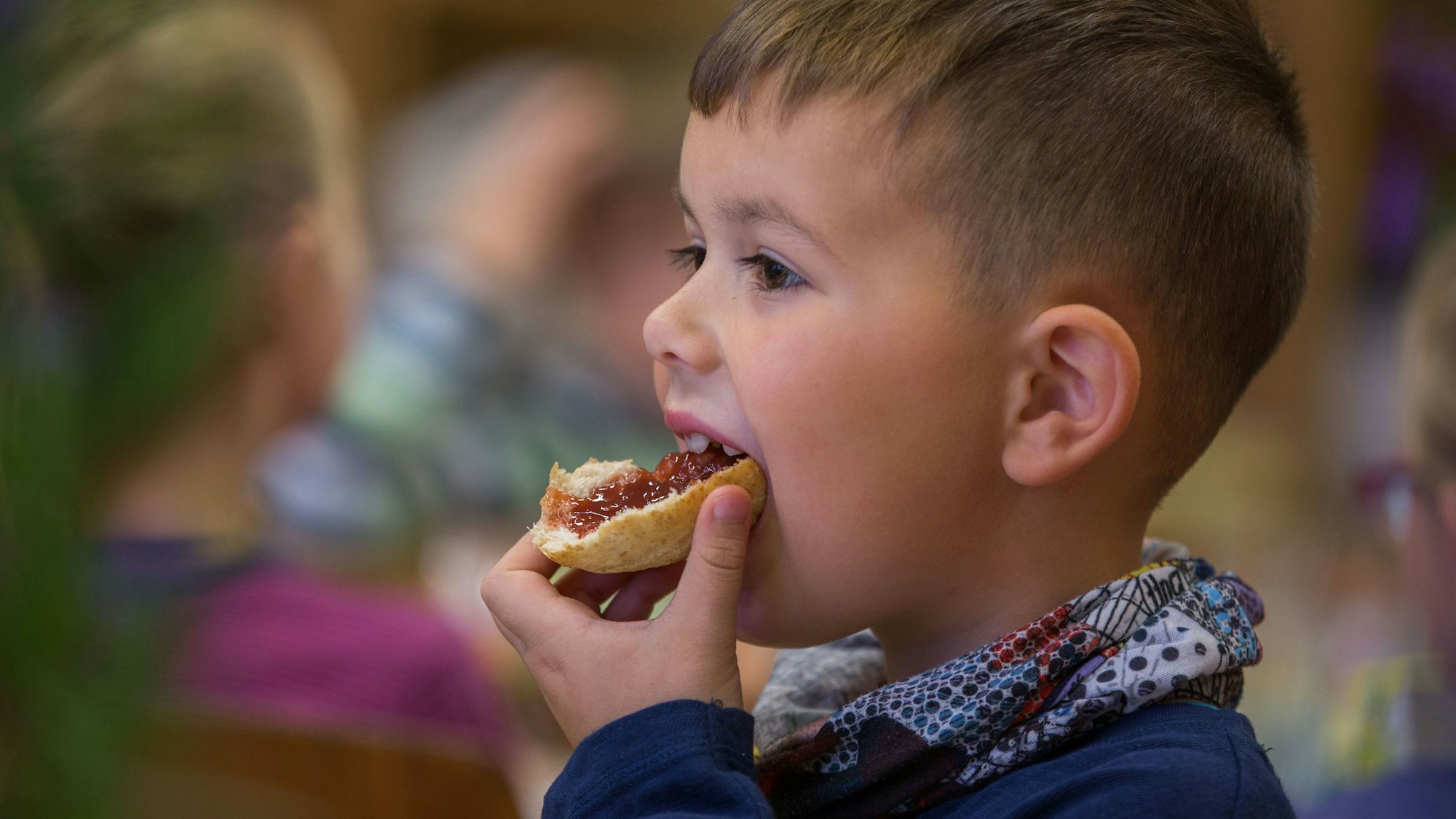 Für viele Kinder fällt das Frühstück vor der Schule flach.
