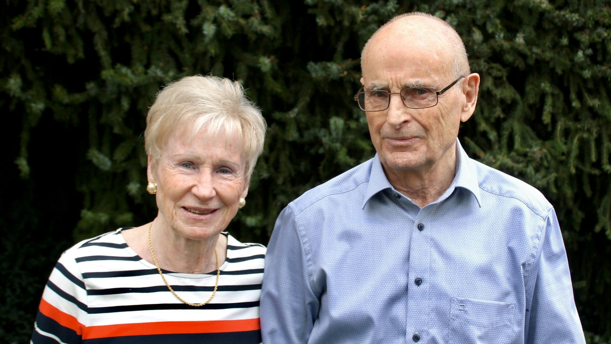 Ein älteres Ehepaar.