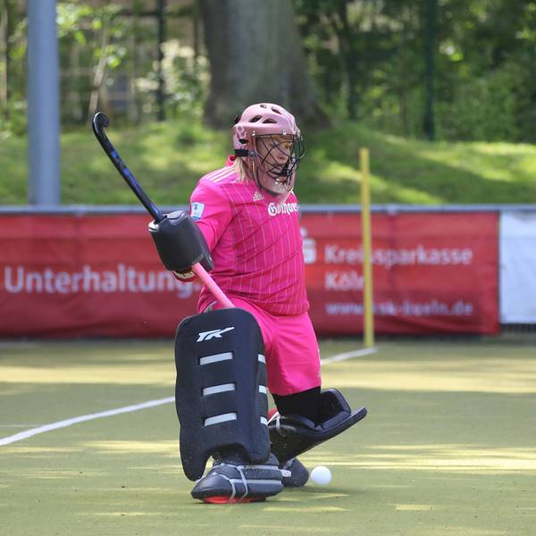 Eduard Bopp Fotografie Köln Deutschland 30.04.2022 RW Köln - Uhlenhorst Mülheim Hockey 1. Bundesliga Frauen Julia Sonntag RW Köln *** Eduard Bopp Photography Cologne Germany 30 04 2022 RW Cologne Uhlenhorst Mülheim Hockey 1 Bundesliga Women Julia Sonntag RW Cologne