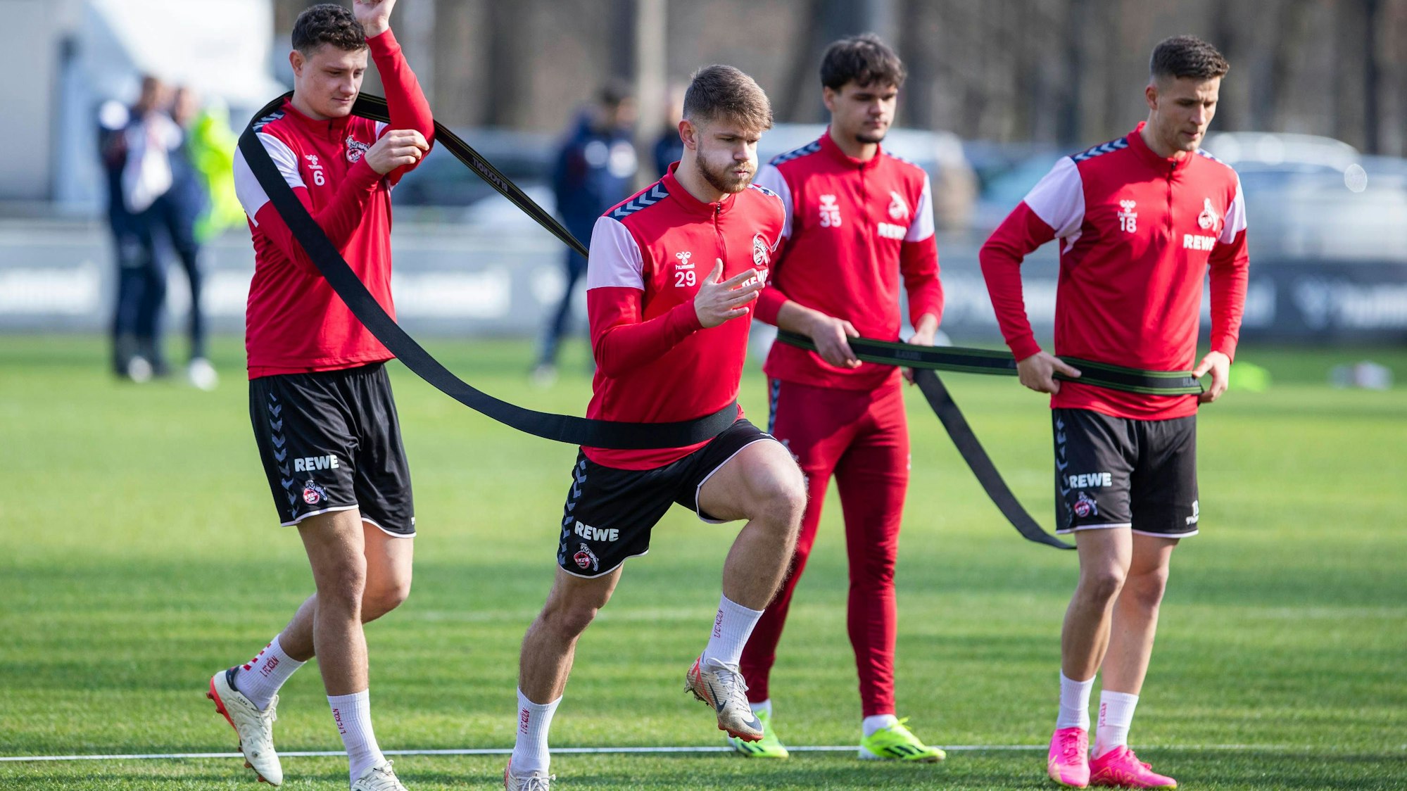 Eric Martel, Jan Thielmann, Max Finkgräfe und Rasmus Carstensen (von l.n.r.) beim Training des 1. FC Köln.