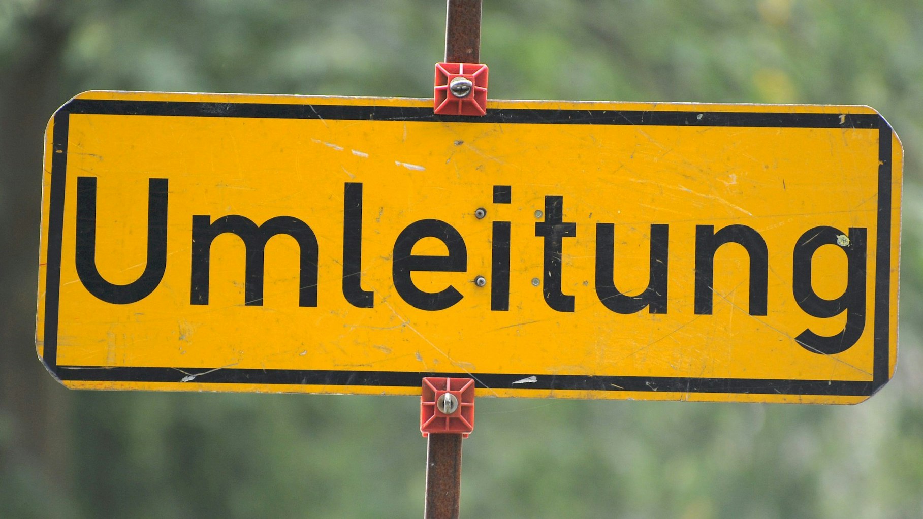 Ein Umleitung-Verkehrsschild.