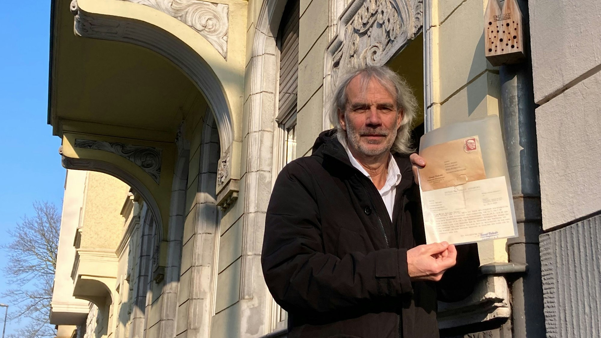 Reinhold Kruse mit seinem rätselhaften Fundstück.