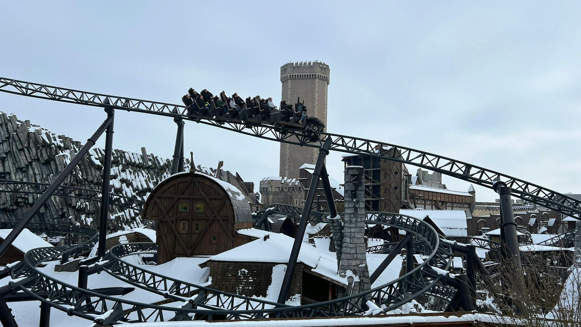 Phantasialand Wintertraum am Freitag, 19. Januar 2024, Achterbahn Taron