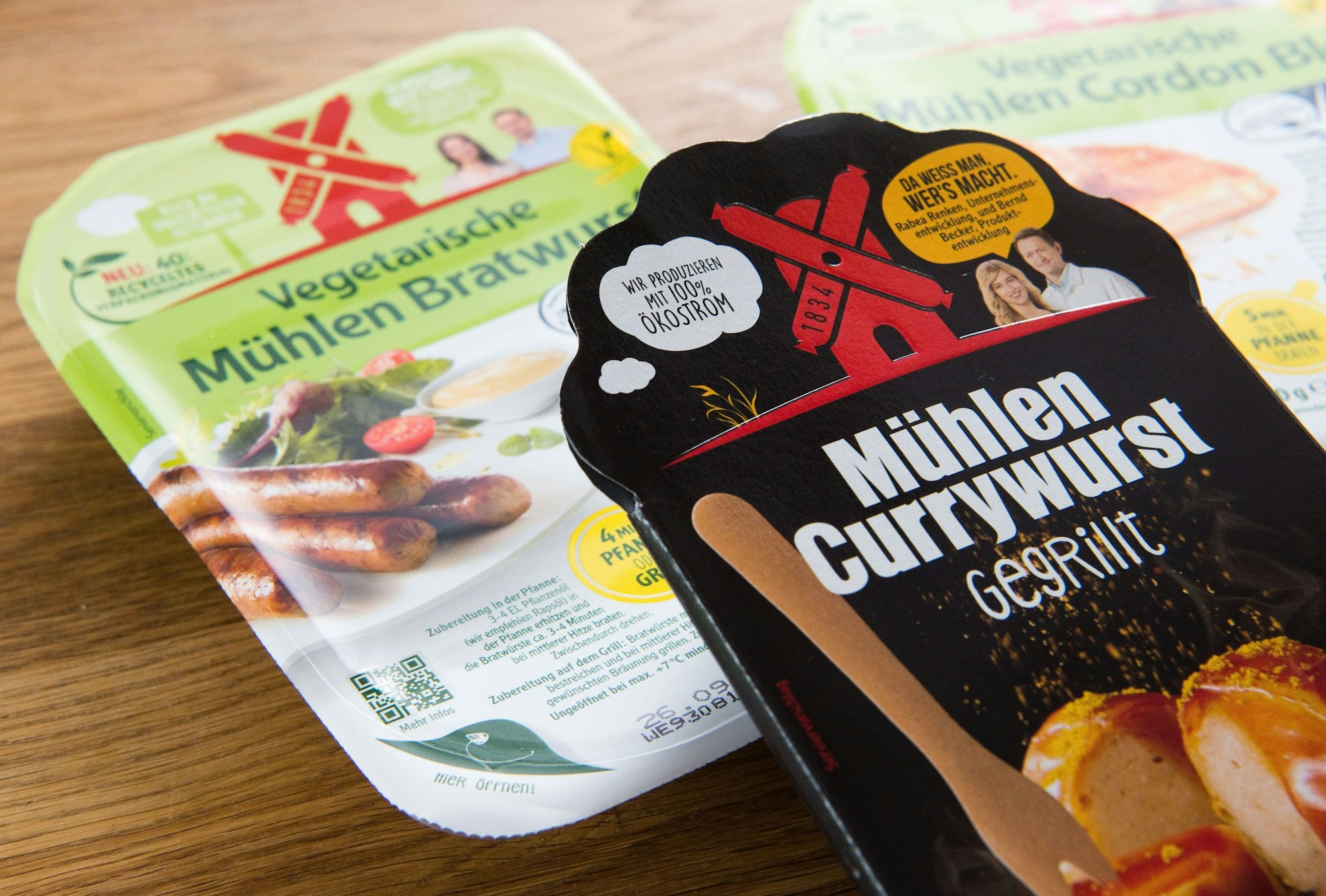 Produkte vom Hersteller Rügenwalder Mühle liegen auf einem Tisch