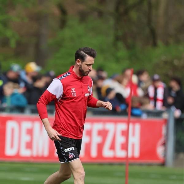 Mark Uth steht wieder auf dem Platz und trainiert individuell.