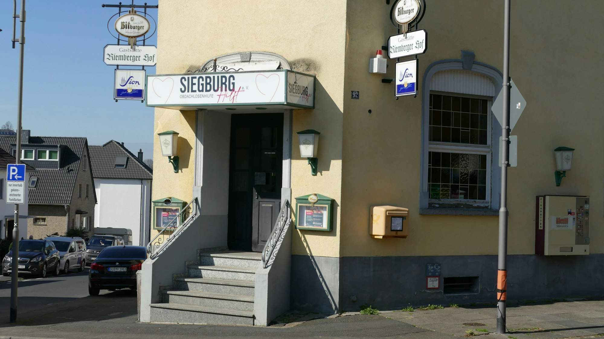 Der Eingang zu einer Gaststätte.