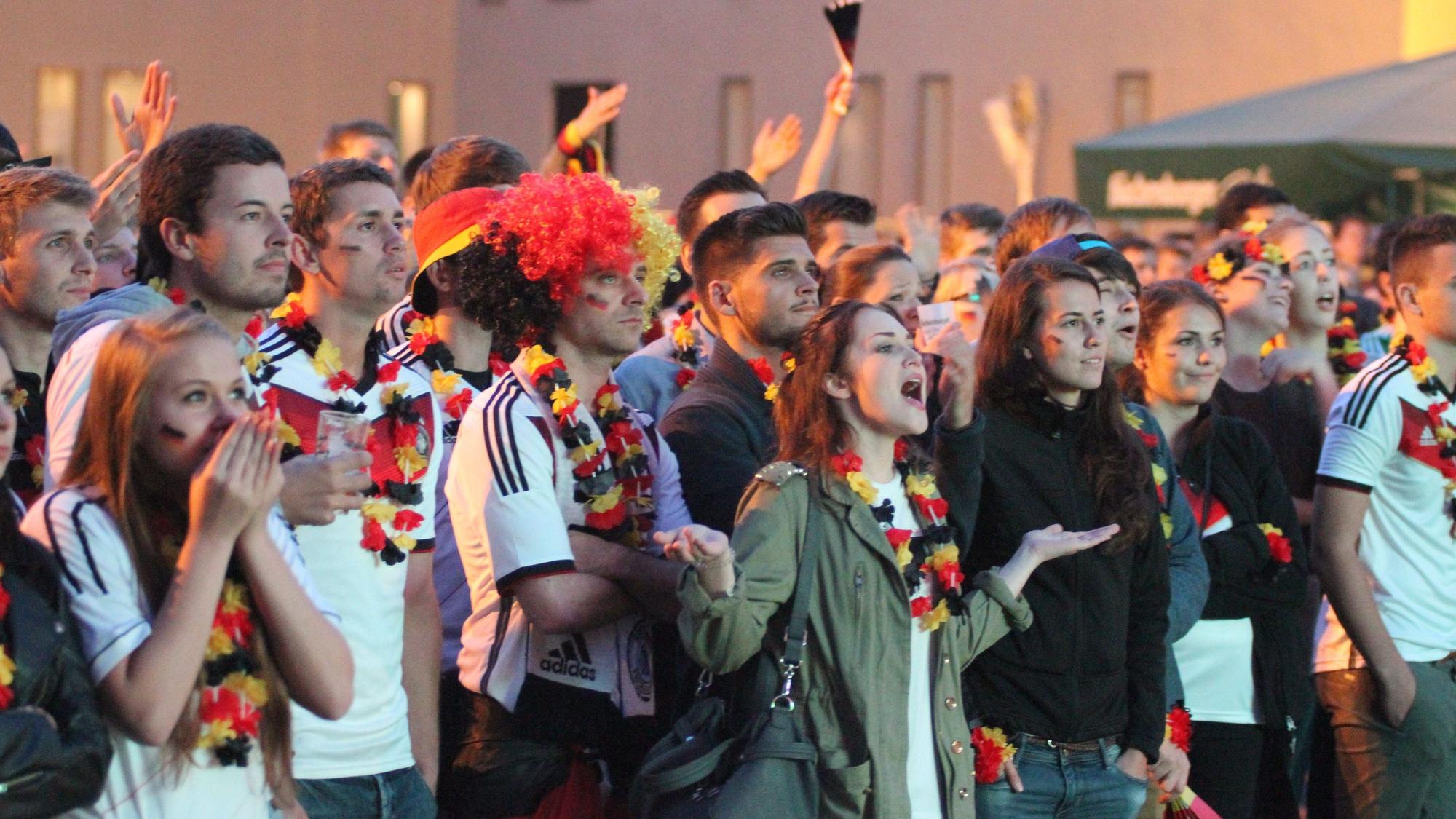 Fußball-Weltmeisterschaft 2014, Public Viewing an Burg Wissem, Achtelfinale Deutschland-Algerien