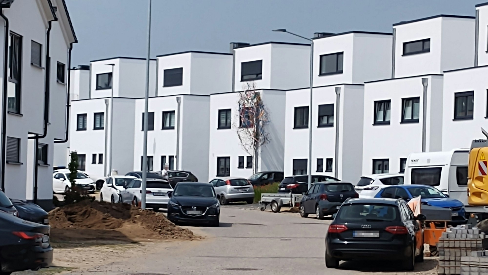 Das Bild zeigt eine Häuserreihe.