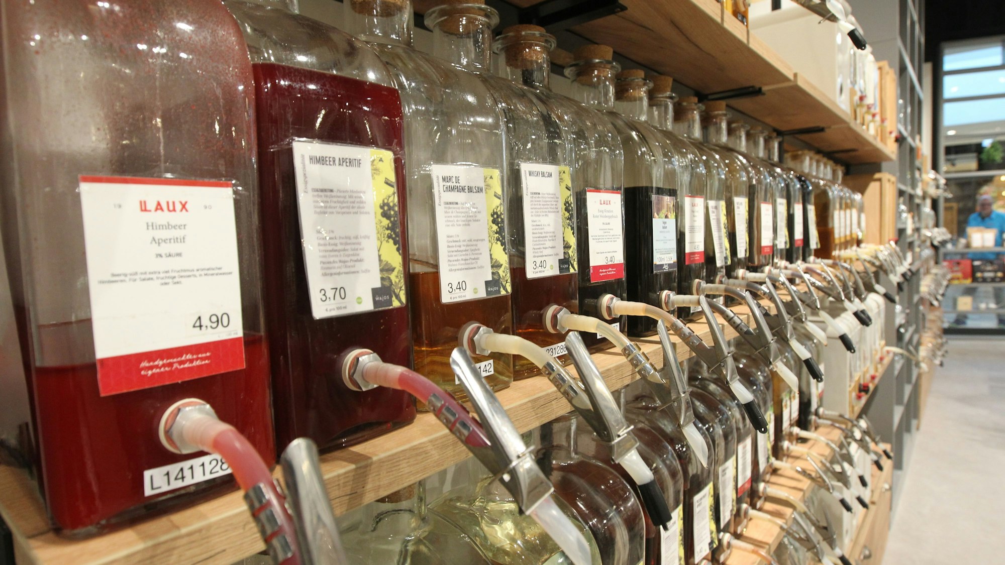 Spirituosen, Öle und Essige gibt es zum selber abfüllen.