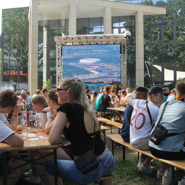 Im Siegburger Sion im S-Carré wird auch diesmal wieder Public Viewing angeboten. (Archivbild)