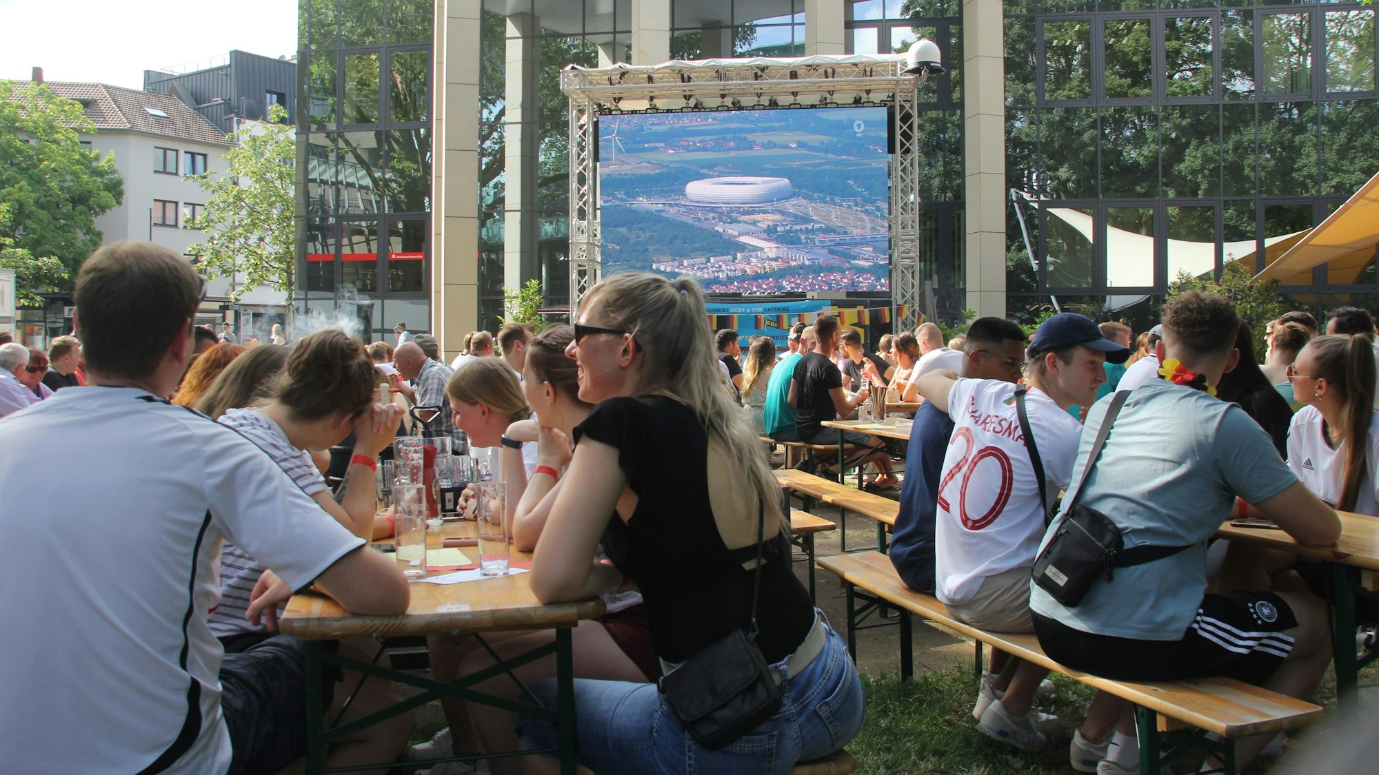 Public Viewing Biergarten Sion im S-Carree in Siegbzuerg Deutschland-Portugal