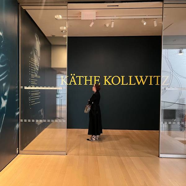 26.03.2024, USA, New York: Eingang zur Ausstellung «Käthe Kollwitz» im New Yorker Museum of Modern Art (MoMA). Schon seit mehr als 30 Jahren gab es in den USA keine große Ausstellung mit Werken von Käthe Kollwitz mehr, in New York noch nie - aber jetzt ehrt das renommierte MoMA posthum die deutsche Künstlerin. (zu dpa «New Yorker MoMA zeigt große Käthe-Kollwitz-Schau») Foto: Christina Horsten/dpa - ACHTUNG: Nur zur redaktionellen Verwendung im Zusammenhang mit einer Berichterstattung über die Ausstellung und nur mit vollständiger Nennung des vorstehenden Credits +++ dpa-Bildfunk +++