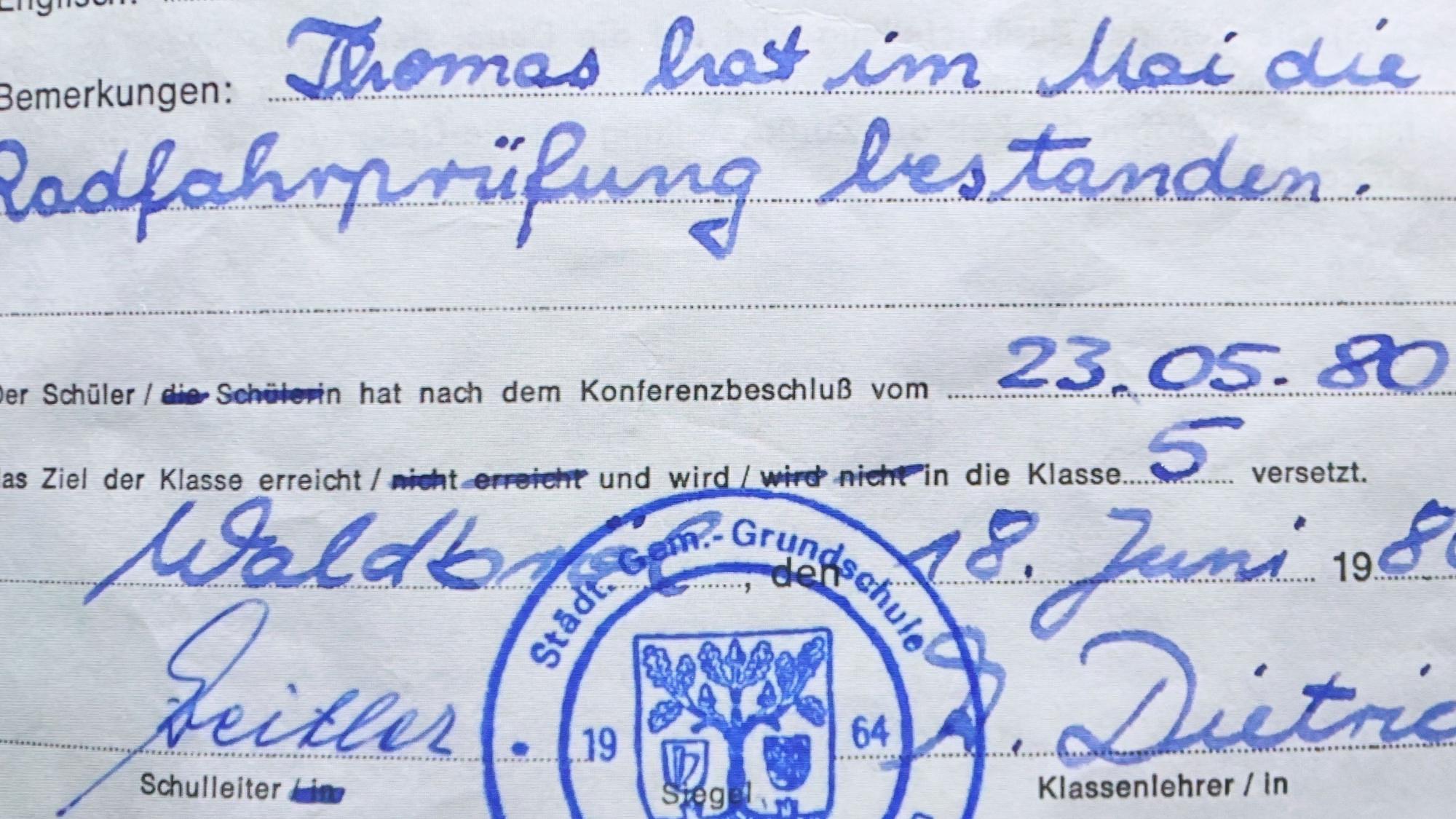 Von Thomas Braatz aus Waldbröl stammt das Schulzeugnis mit dem Vermerk der bestandenen Radfahr-Prüfung im Mai des Jahres 1980.