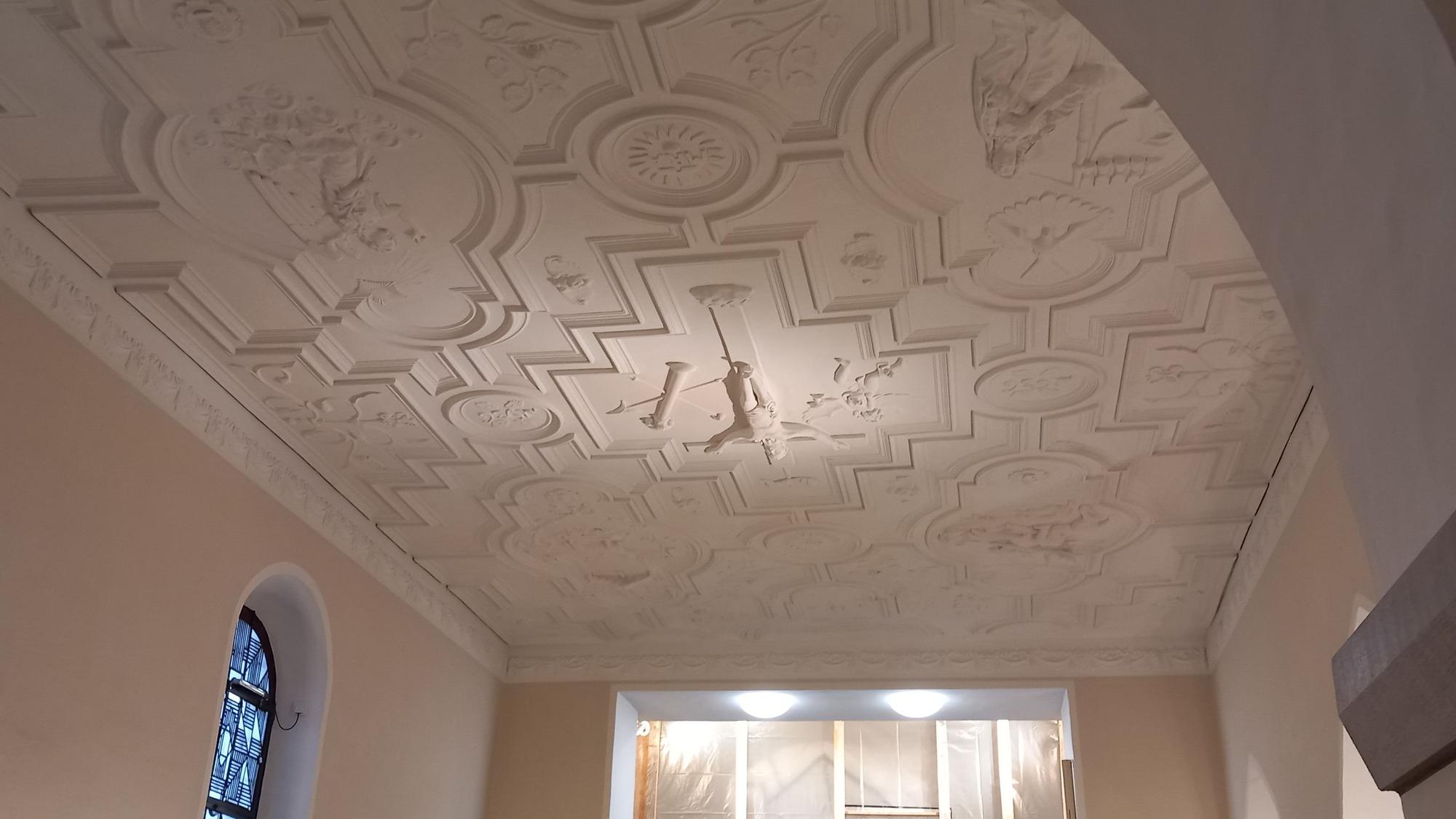 Die Stuckdecke aus dem frühen 17. Jahrhundert