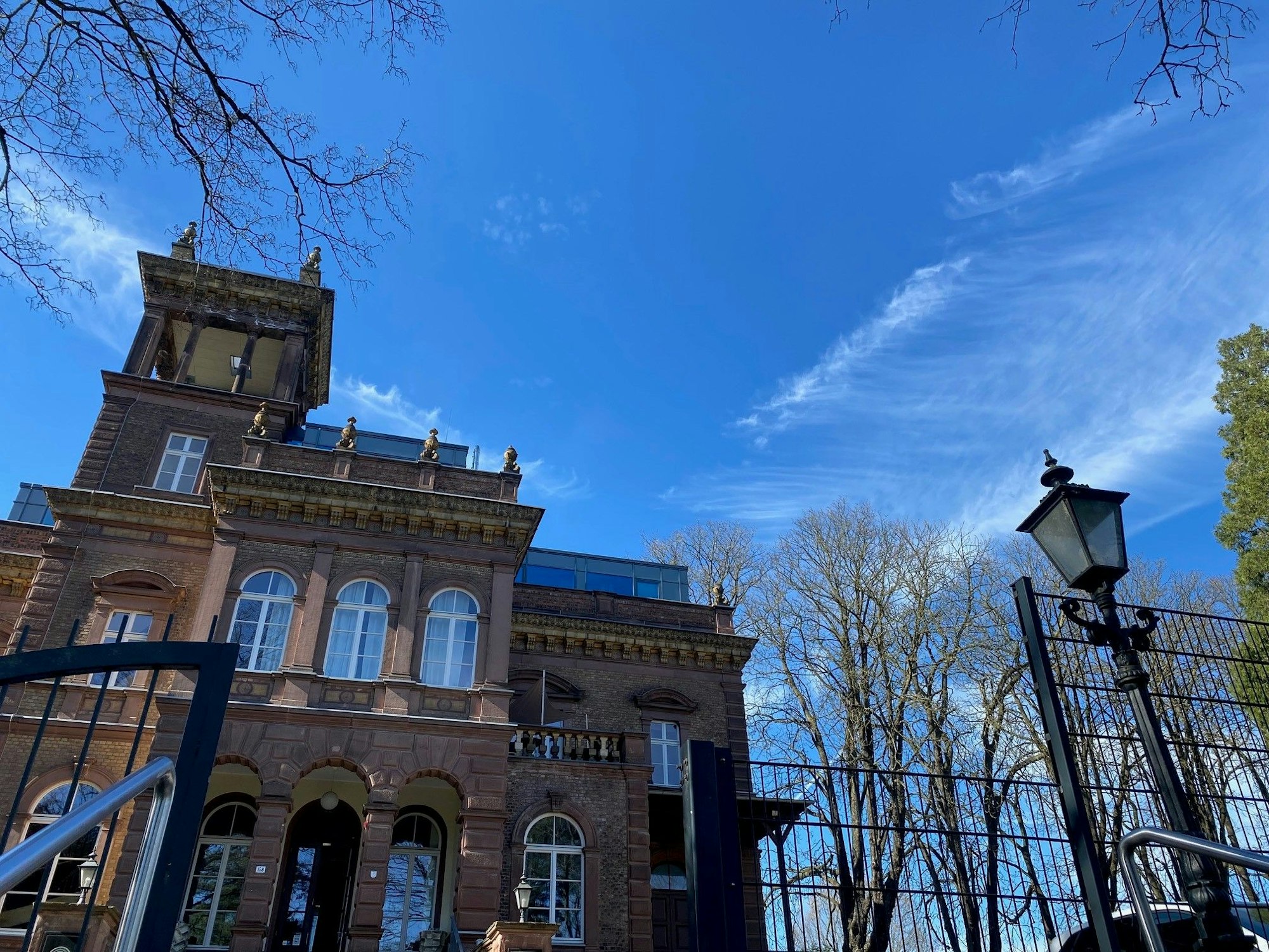 Das Bild zeigt den Kaiserbahnhof in Brühl-Kierberg.