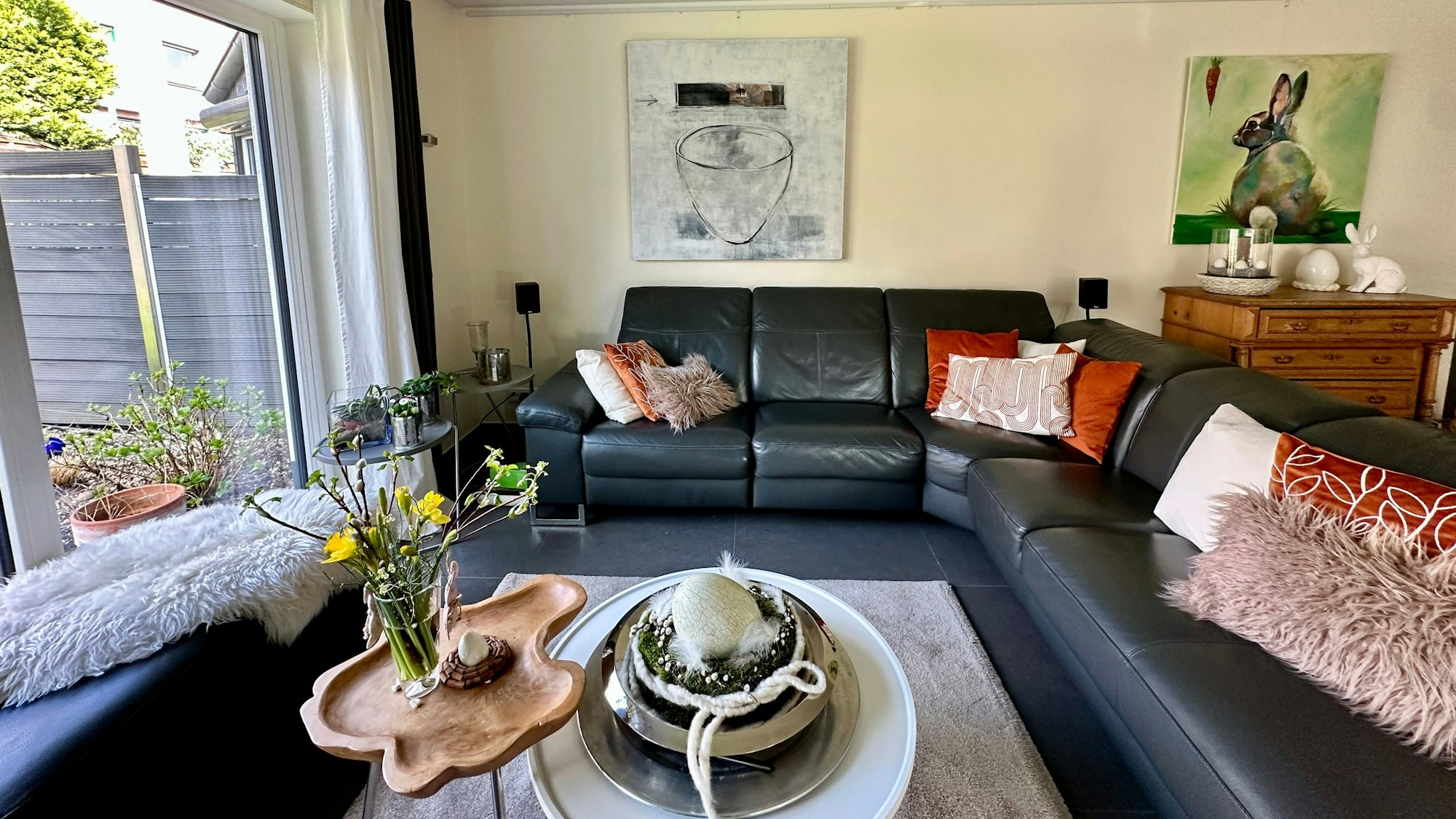 Die eigenen Bilder der Künstlerin Karin Mühlwitz wechseln je nach Jahreszeit.