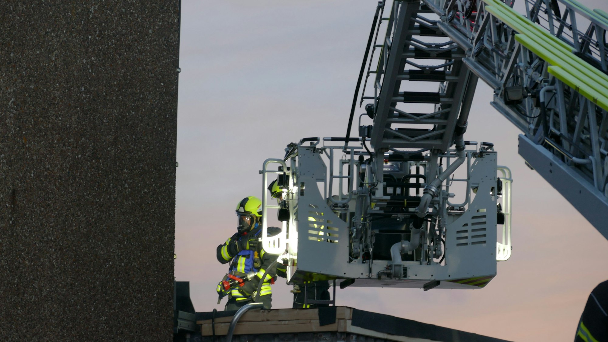 Feuerwehrleute im Einsatz.