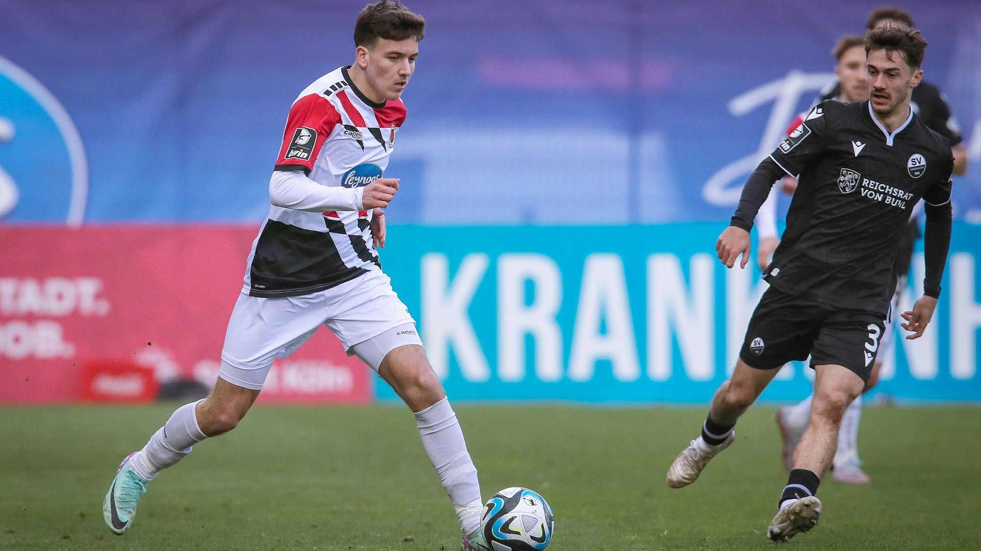 24.02.2024, Köln, Fußball, bwin 3. Liga Herren, Sportpark Höhenberg, 27. Spieltag, Saison 2023 2024, FC Viktoria Köln SV Sandhausen: Said El Mala Viktoria Köln gegen Jonas Weik SV Sandhausen. DFB regulations prohibit any use of photographs as image sequences and or quasi-video. Nordrhein-Westfalen Deutschland *** 24 02 2024, Köln, Fußball, bwin 3 Liga Herren, Sportpark Höhenberg, 27 Spieltag, Saison 2023 2024, FC Viktoria Köln SV Sandhausen Said El Mala Viktoria Köln vs Jonas Weik SV Sandhausen DFB regulations prohibit any use of photographs as image sequences and or quasi video Nordrhein Westfalen Germany