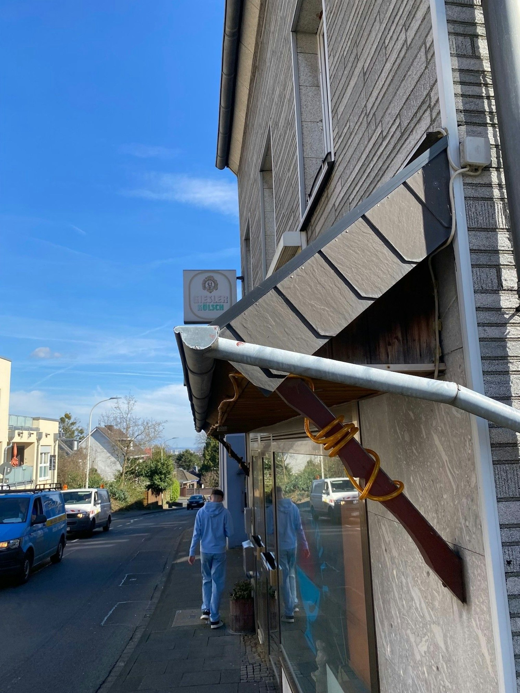 Das Bild zeigt einen Imbiss, der Gyros verkauft.