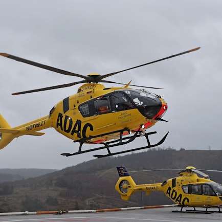 Der Rettungshubschrauber Christoph 25 des ADAC, Station Siegen, wird auch bei Unfällen in Oberberg gerufen. So wie auch am Abend des Ostersonntags nach einem Unfall in Waldbröl-Spurkenbach.