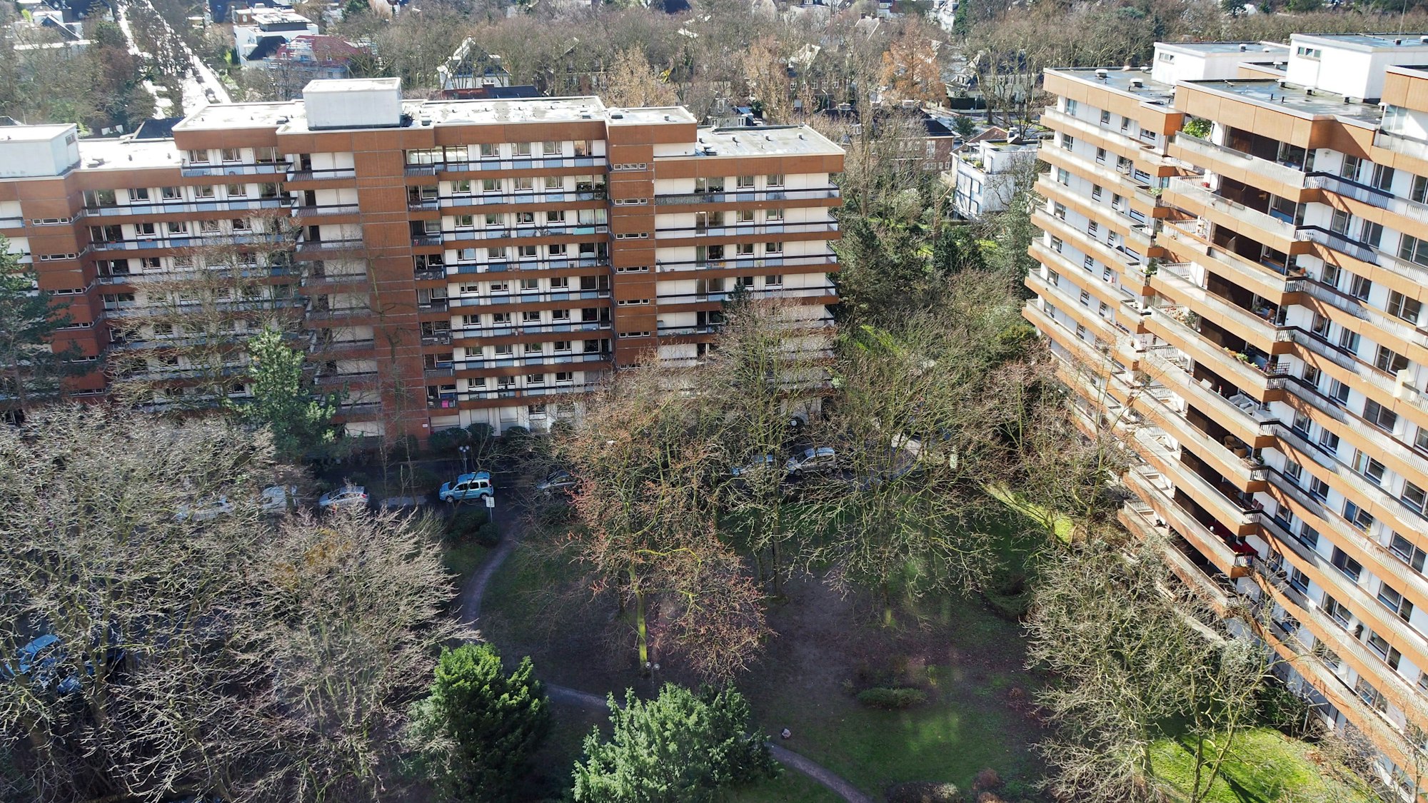 Auch wo sich derzeit der Teich im Springbrunnen im Park befindet, soll ein Hochhaus im Wohnpark Bayenthal errichtet werden. Der Teich soll versetzt werden.