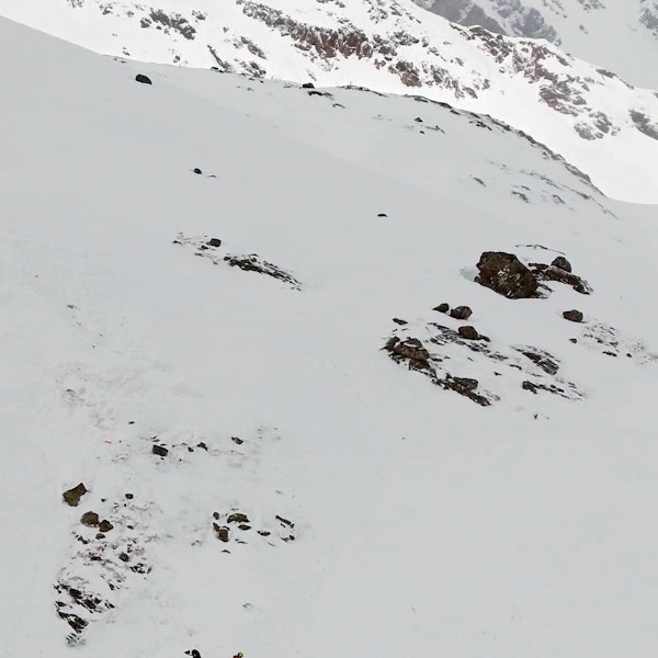 Das Wrack eines seit 30. März 2024 in Tirol vermissten Kleinflugzeuges ist in den Stubaier Alpen entdeckt worden. Drei Tage nach dem Verschwinden eines Kleinflugzeugs hat die Polizei in Österreich das Wrack der Cessna 172 im Hochgebirge entdeckt.