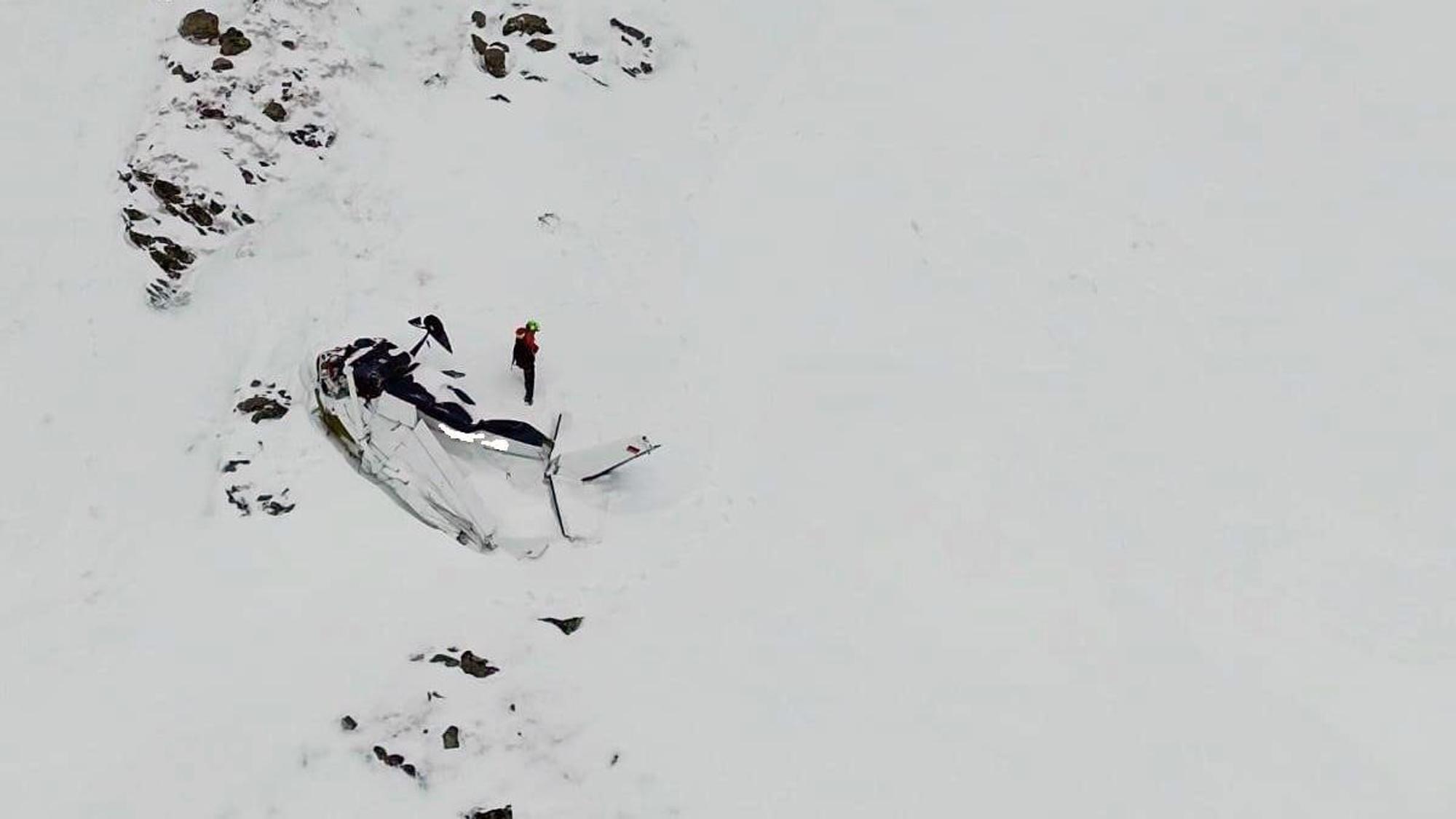 Das Wrack eines seit 30. März 2024 in Tirol vermissten Kleinflugzeuges ist in den Stubaier Alpen entdeckt worden. Drei Tage nach dem Verschwinden eines Kleinflugzeugs hat die Polizei in Österreich das Wrack der Cessna 172 im Hochgebirge entdeckt.