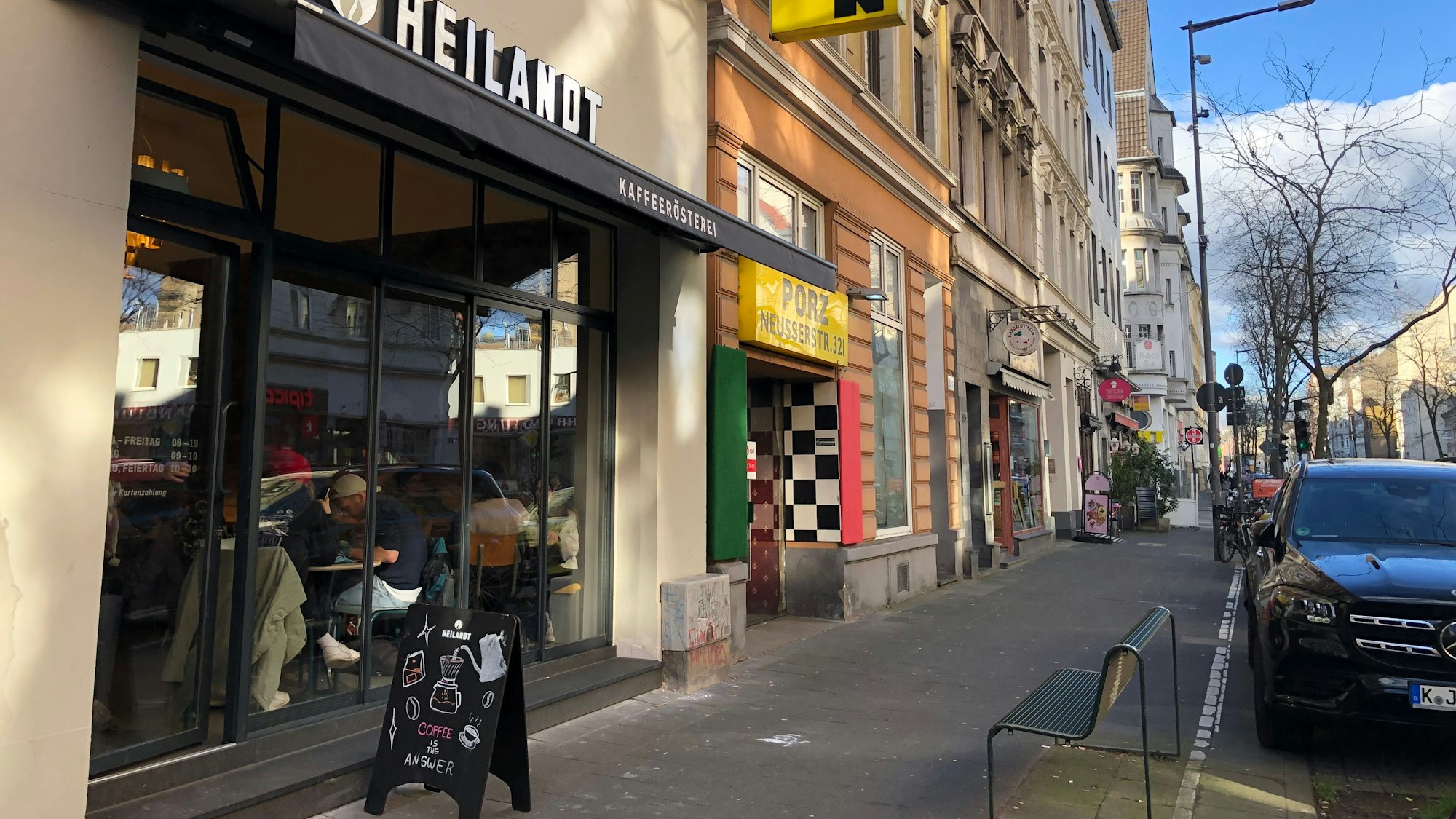 Blick in die Neusser Straße in Nippes.