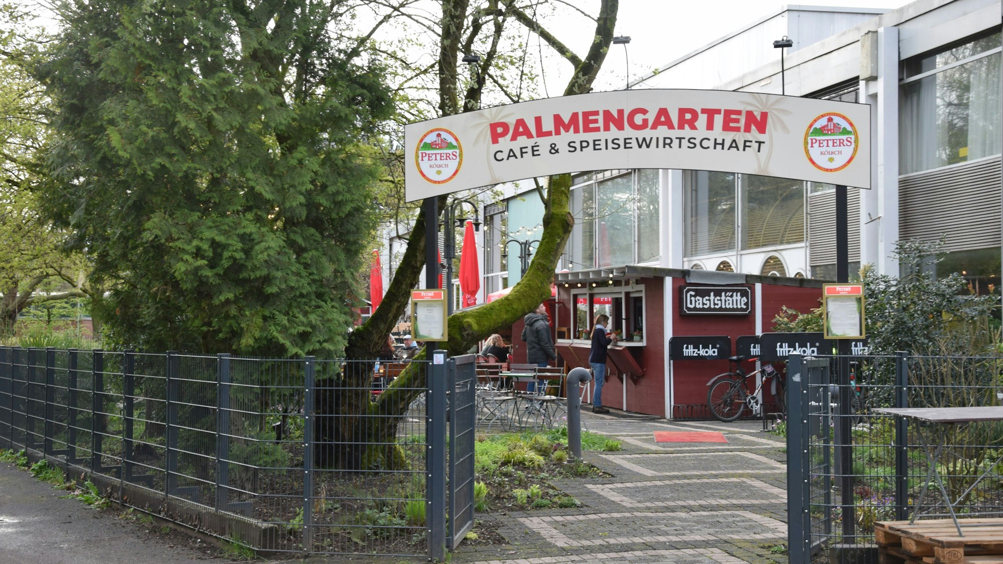 Eröffnung des „Palmengarten“ war am 1. April. Unser Bild zeigt den Eingang.