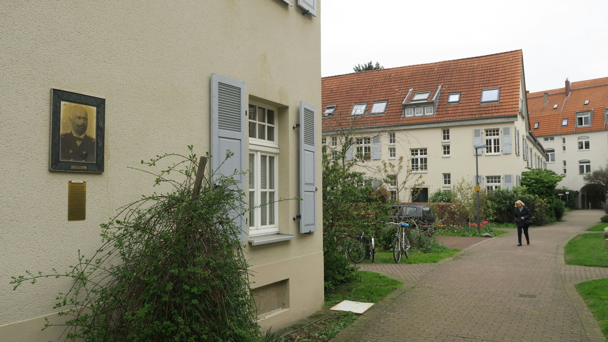 Das Foto zeigt eine Straße im Chinesenviertel in Köln-Ehrenfeld.