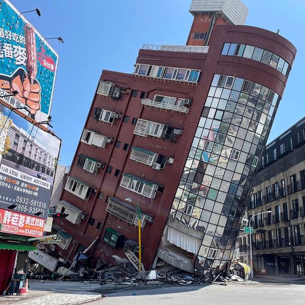 In der taiwanesischen Hafenstadt Hualien sind Gebäude durch das Erdbeben massiv beschädigt worden.