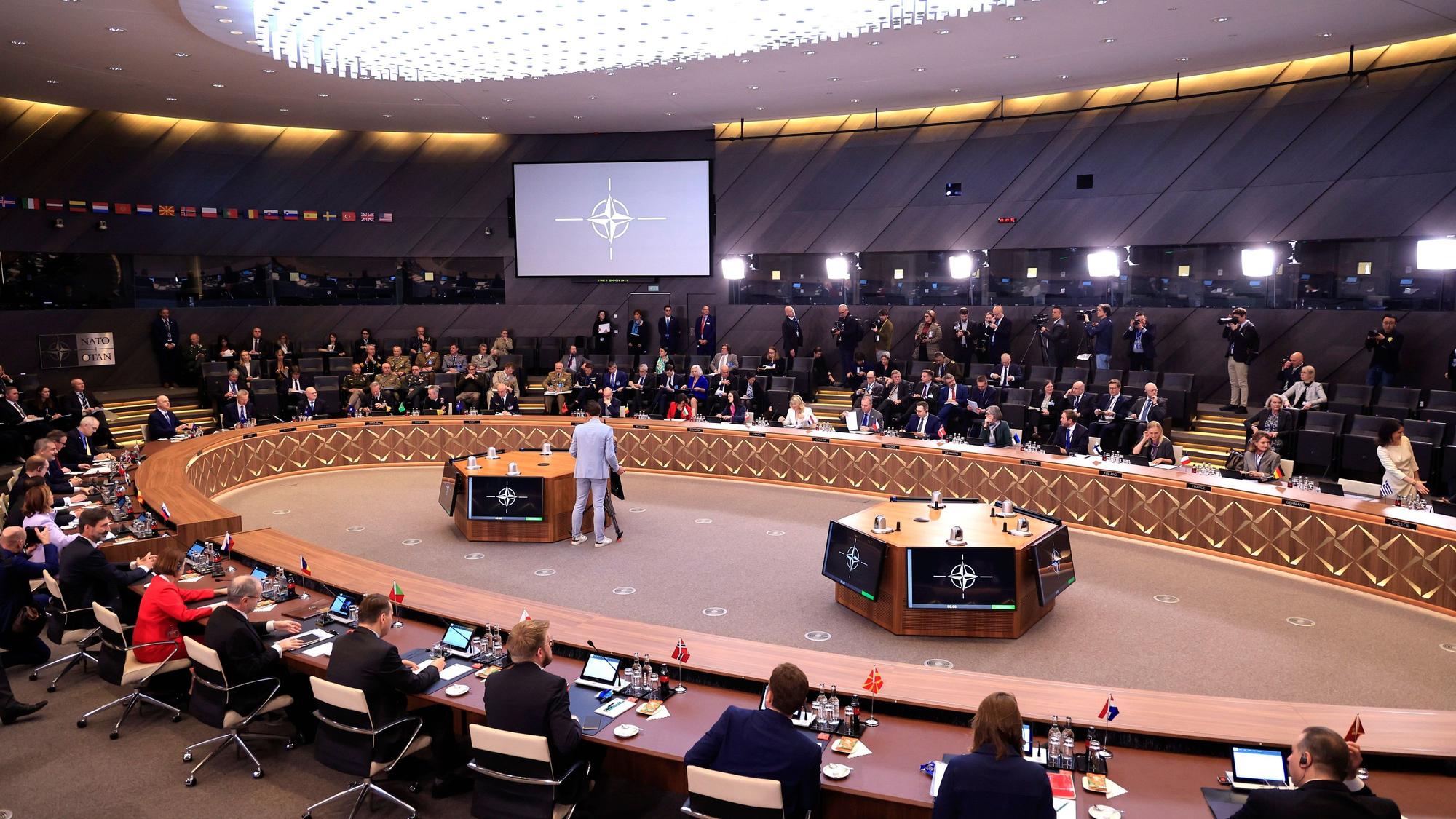 Brüssel: Ein Rundtischgespräch des Nordatlantikrats im Format der Außenminister im Nato-Hauptquartier.