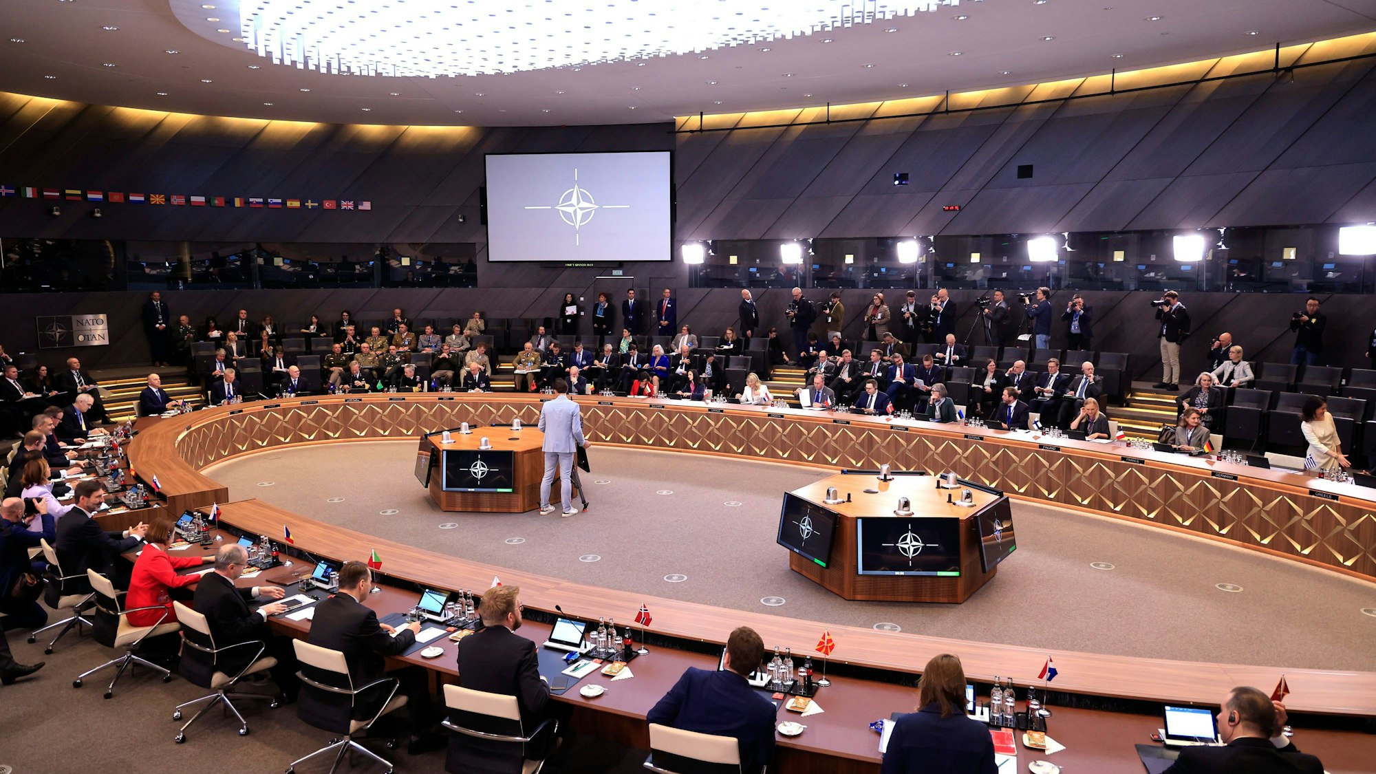 Brüssel: Ein Rundtischgespräch des Nordatlantikrats im Format der Außenminister im Nato-Hauptquartier.