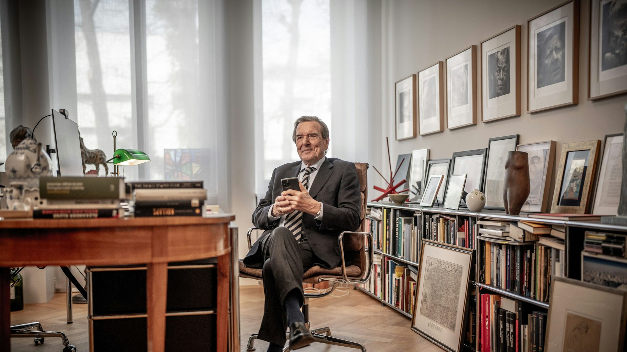 Gerhard Schröder (SPD), aufgenommen in seiner Kanzlei.