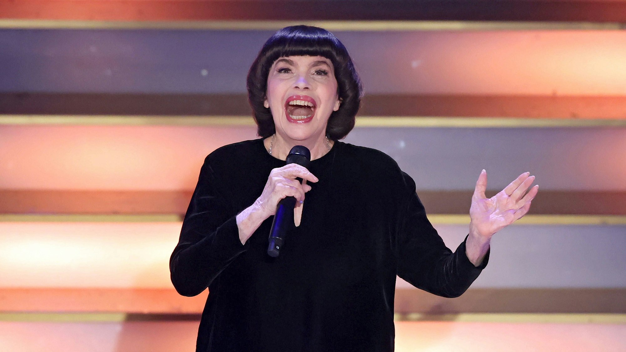 Sängerin Mireille Mathieu will sich von der Bühne verabschieden.