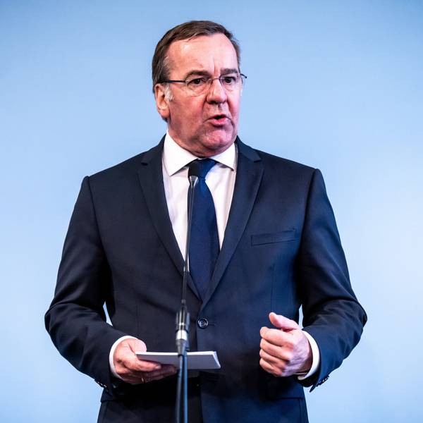 Boris Pistorius (SPD), Verteidigungsminister, nimmt an der Pressekonferenz zur Entscheidung über die künftige Struktur der Bundeswehr teil.