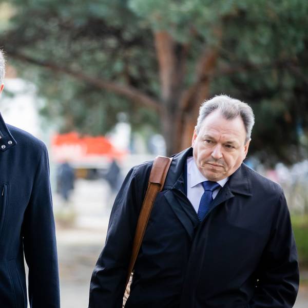 Claus Weselsky (l.), Vorsitzender der Gewerkschaft Deutscher Lokomotivführer (GDL) und sein designierter Nachfolger Mario Reiß auf dem Weg zu Tarifverhandlungen mit der Deutschen Bahn.