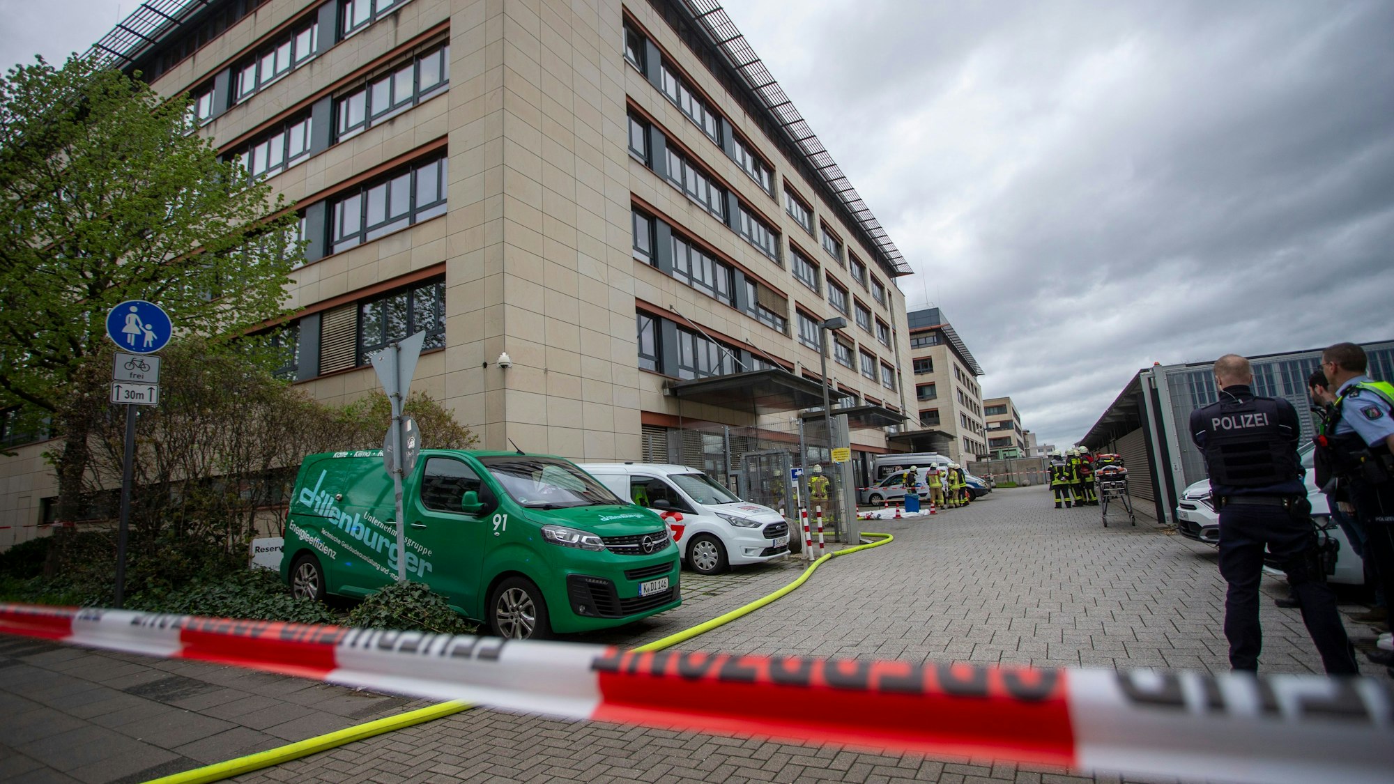 Das Polizeipräsidium wurde abgesperrt.