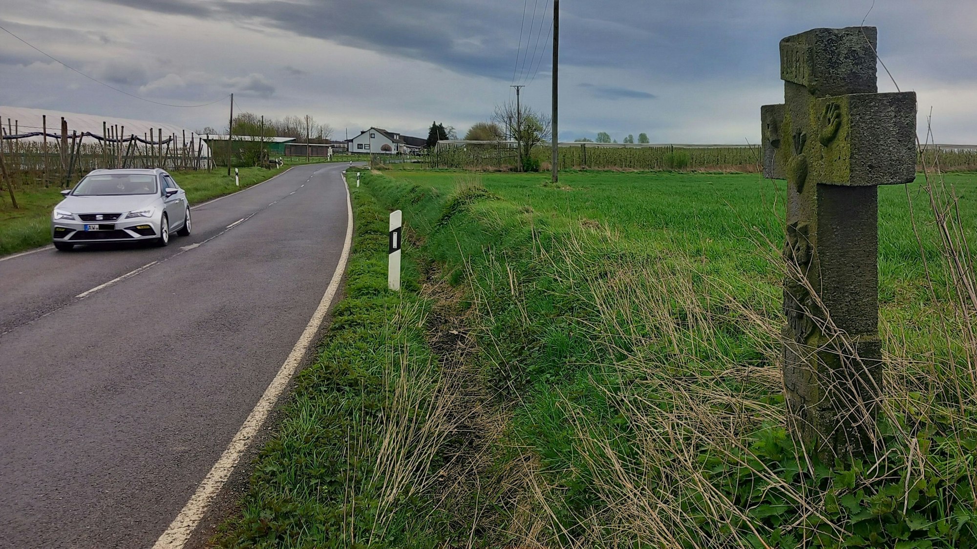 Wegekreuz an der Landstraße bei Fritzdorf