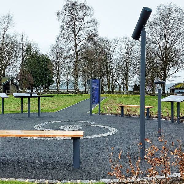 Rund ist der Sternenblick bei Dahlem-Kronenburg angelegt. Es stehen Sitzgelegenheiten zur Verfügung und Informationstafeln. Ein Rohr ist auf den Polarstern ausgerichtet.