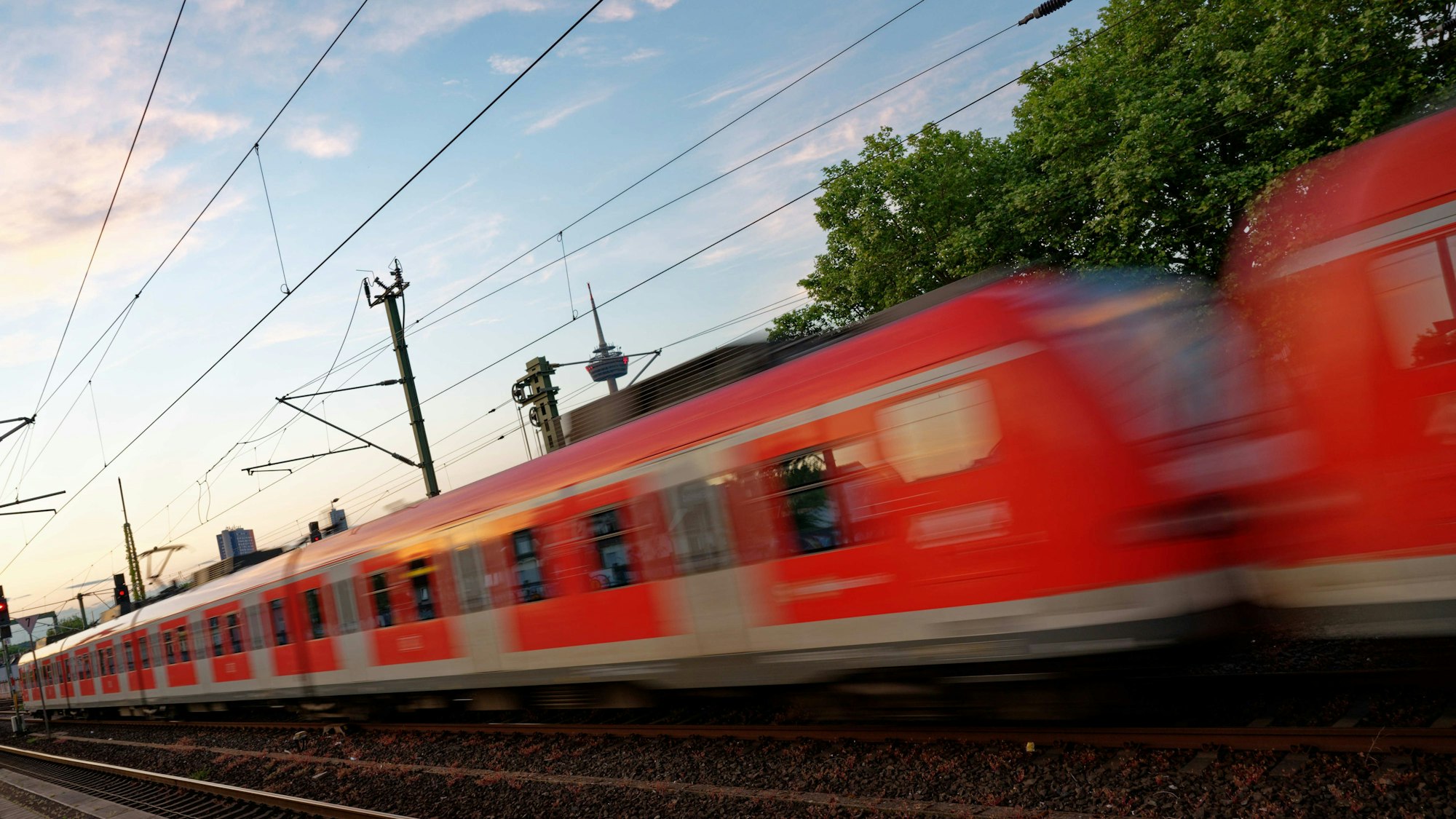 Auf der Linie S 19 kam es am Freitag zu dem Vorfall (Symbolbild).