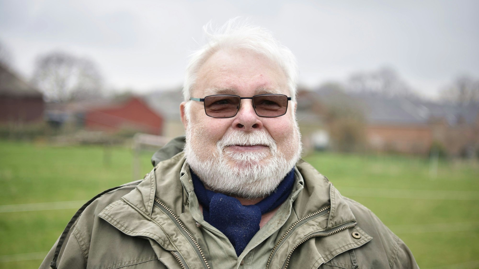 Das Bild zeigt einen bärtigen Mann.