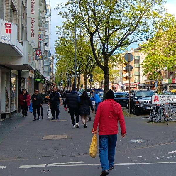 Die belebte Kalker Hauptstraße.
