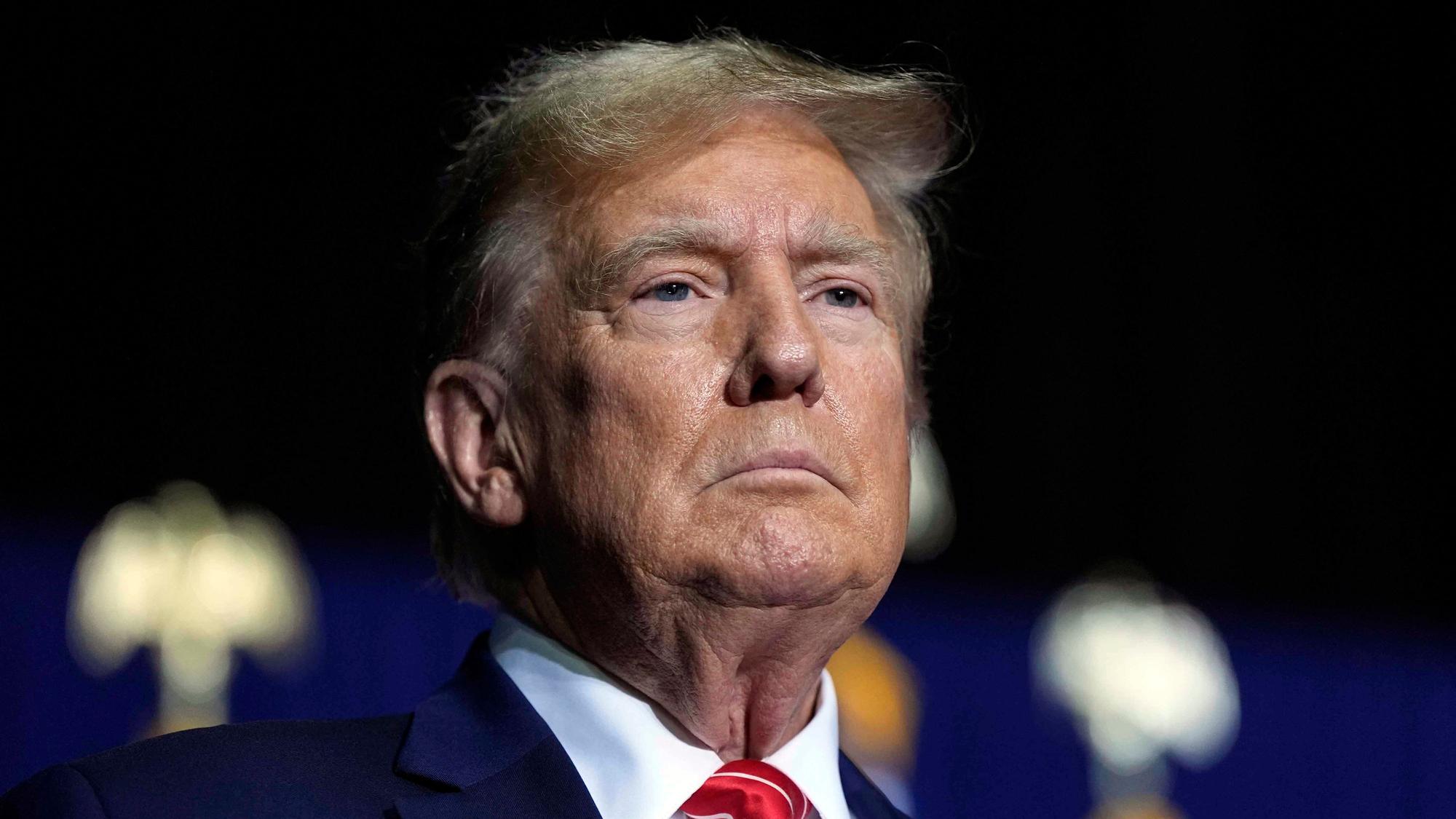 Trump (Republikaner), ehemaliger Präsident der USA und US-Präsidentschaftsbewerber, bei einer Wahlkampfveranstaltung im US-Bundesstaat Georgia.