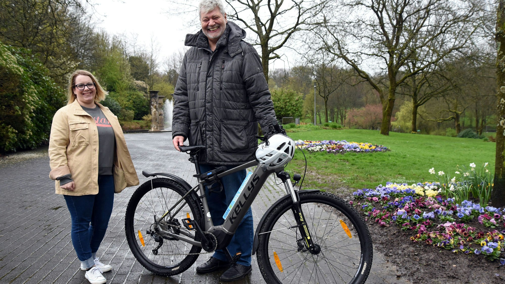 Nümbrechts Tourist-Info-Leiterin Amina Koppenburg und Bürgermeister Hilko Redenius.
