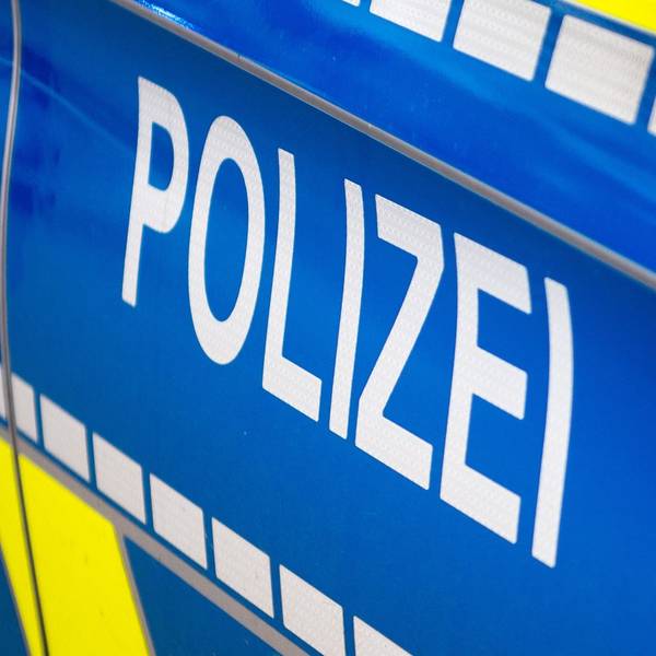 Symbolfoto mit dem Schriftzug Polizei.